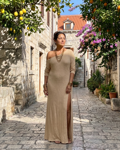Estrella | Vestido midi fluido de un solo hombro con abertura lateral