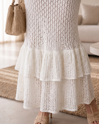 Elara | Vestido midi ajustado de punto calado con dobladillo de volantes