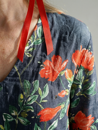 Cyrus | Vestido midi floral con drapeado suave