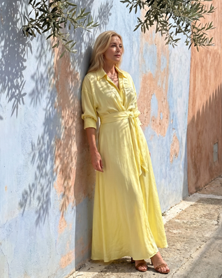 Zaida | Vestido midi con cinturón, cuello, manga larga y caída fluida