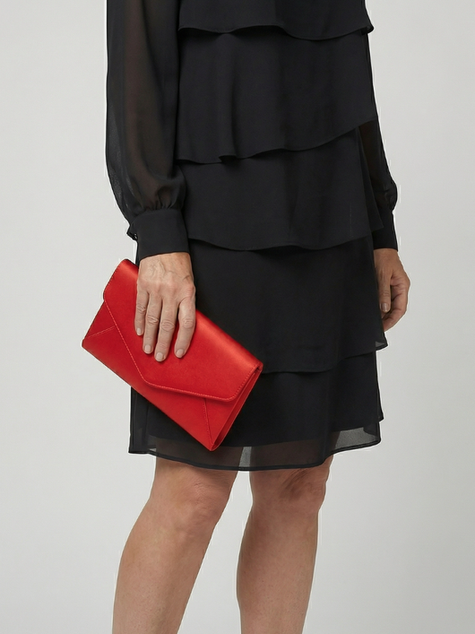 Mía | Vestido de capas a la rodilla, de líneas limpias