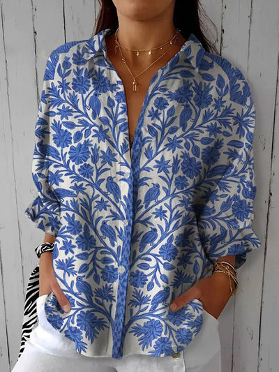 Viviana – Blusa azul con estampado floral