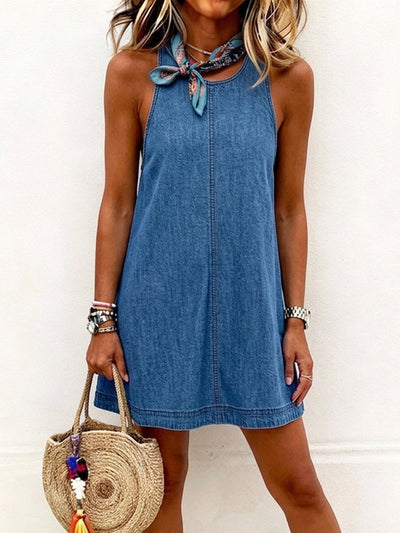 Nala | Vestido Mini de Mezclilla Sin Mangas y Espalda Descubierta