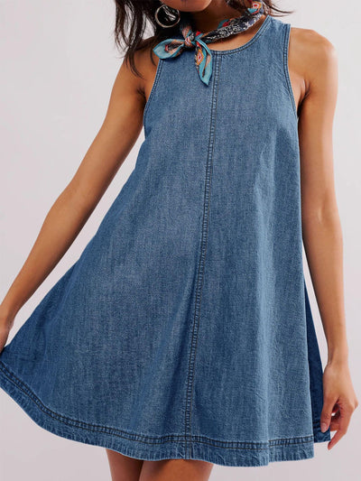 Nala | Vestido Mini de Mezclilla Sin Mangas y Espalda Descubierta