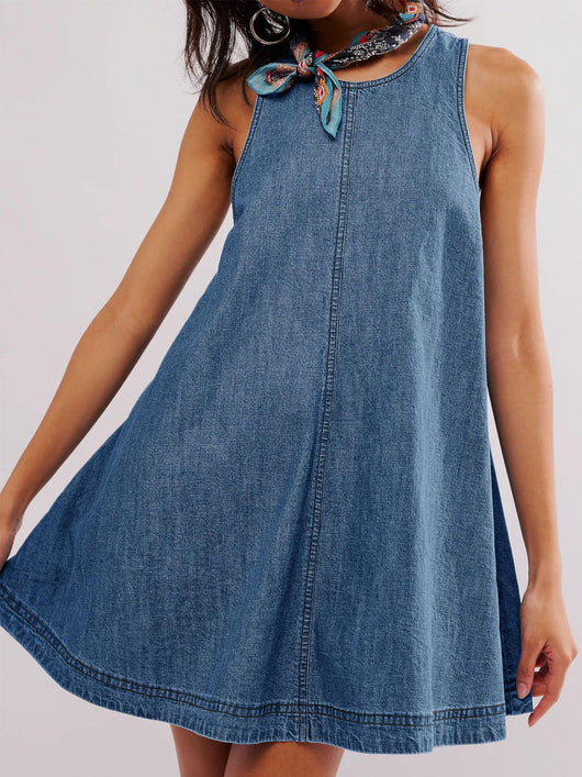 Nala | Vestido Mini de Mezclilla Sin Mangas y Espalda Descubierta