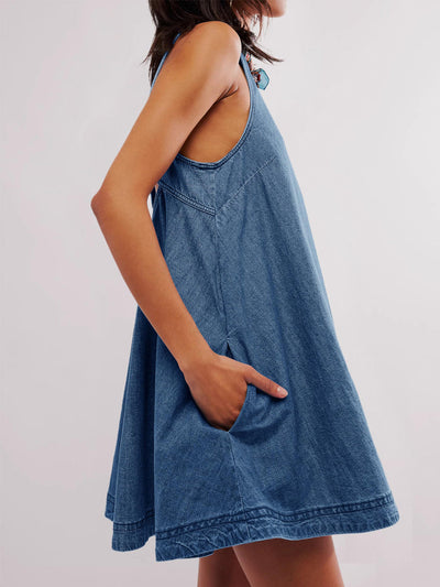 Nala | Vestido Mini de Mezclilla Sin Mangas y Espalda Descubierta